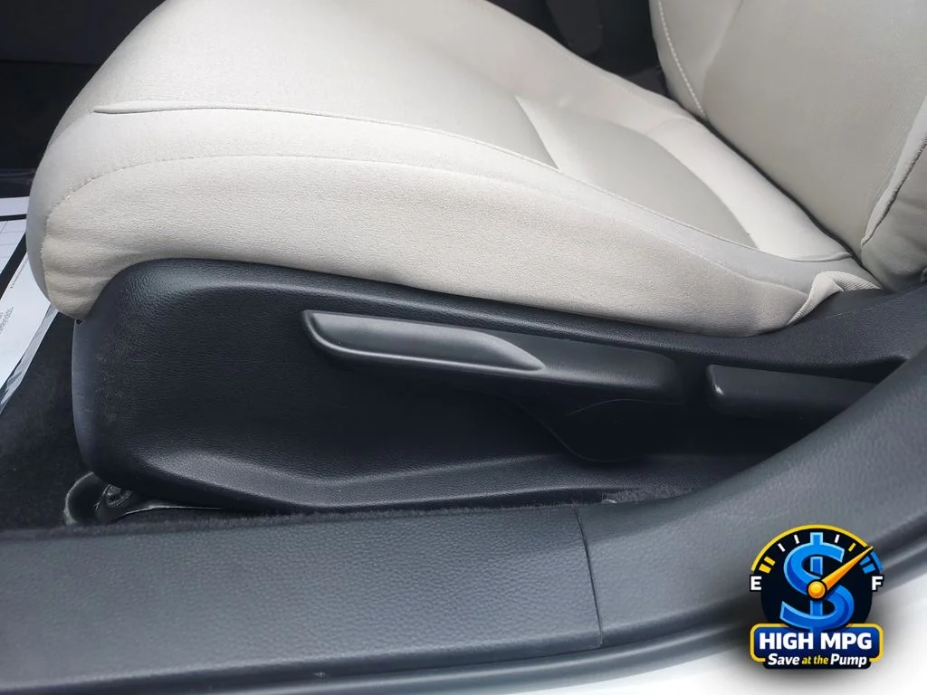 Used 2018 White Honda LX image 10