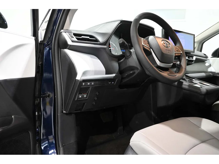 New 2026 BLUE Toyota XLE+ AWD Mobility Handicap Van image 28