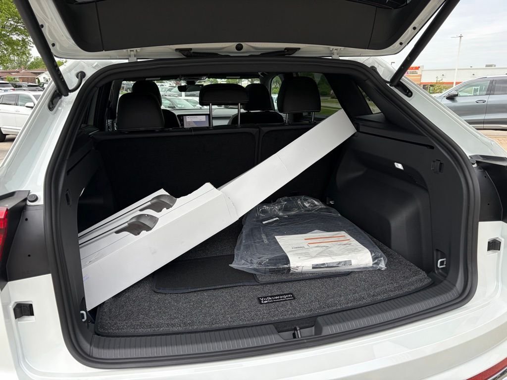 New 2026 Opal White Pearl Volkswagen 2.0T SEL image 24