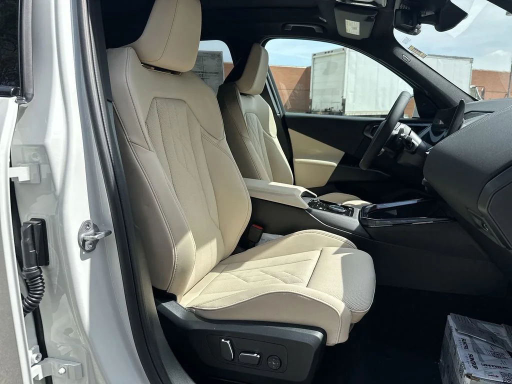 Used 2025 White BMW 30 xDrive image 33