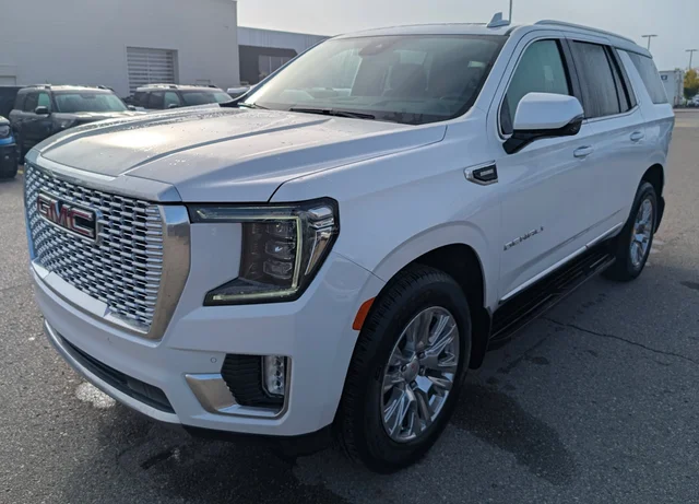 2023 GMC Yukon DENALI 4WD DIESEL LOW KMS