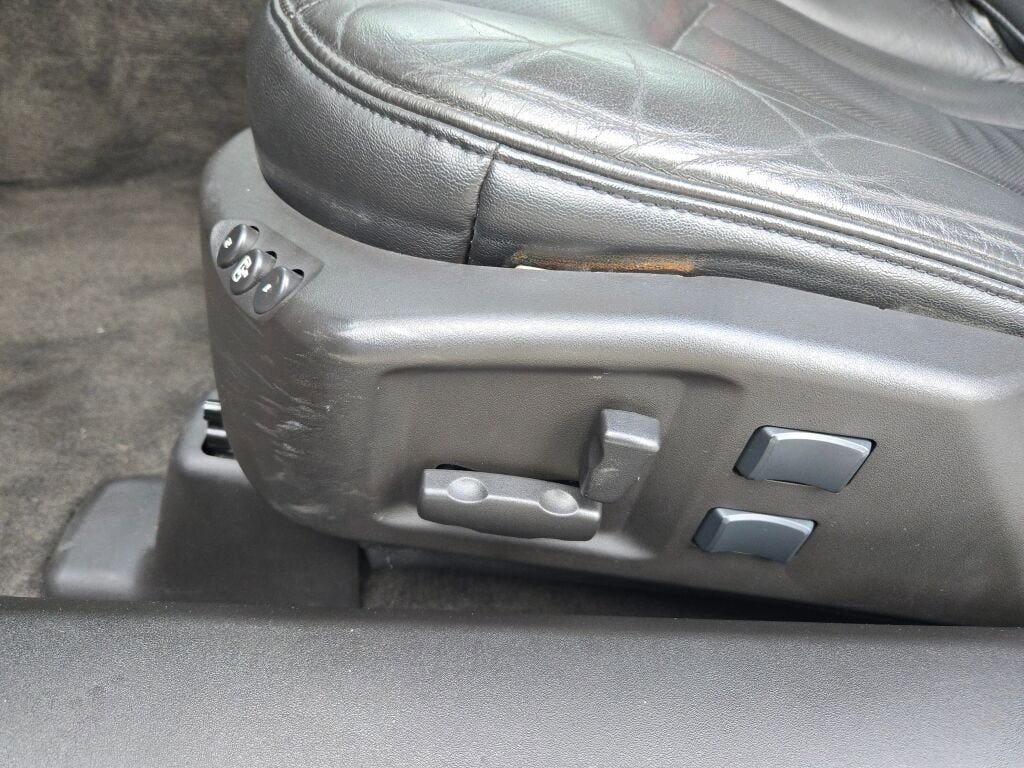 Used 2007 Black Raven Cadillac BASE image 17