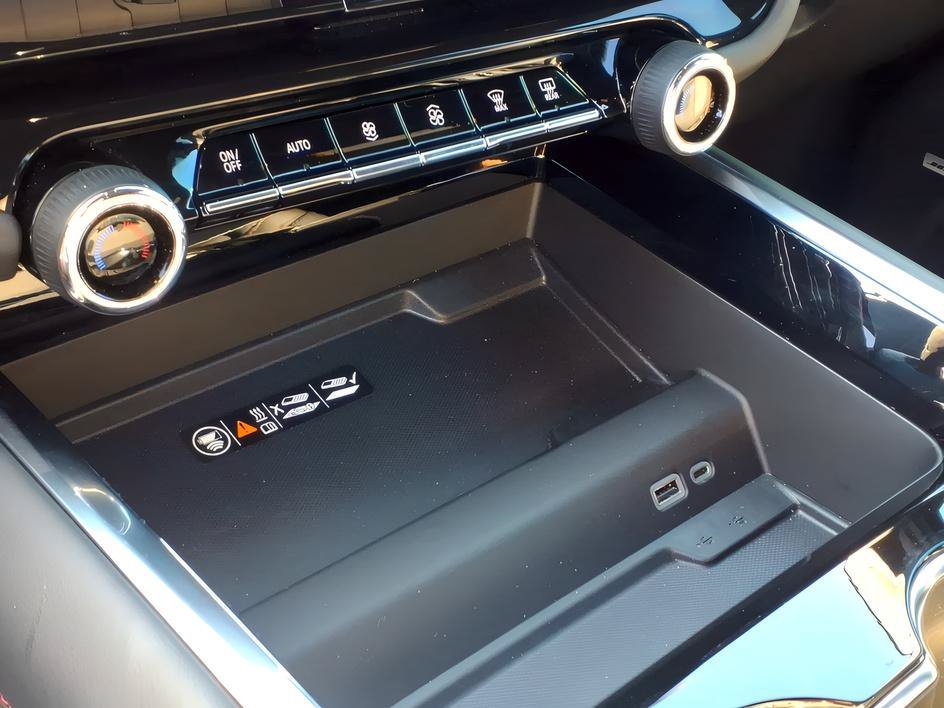 Used 2025 Black Chevrolet RST image 21