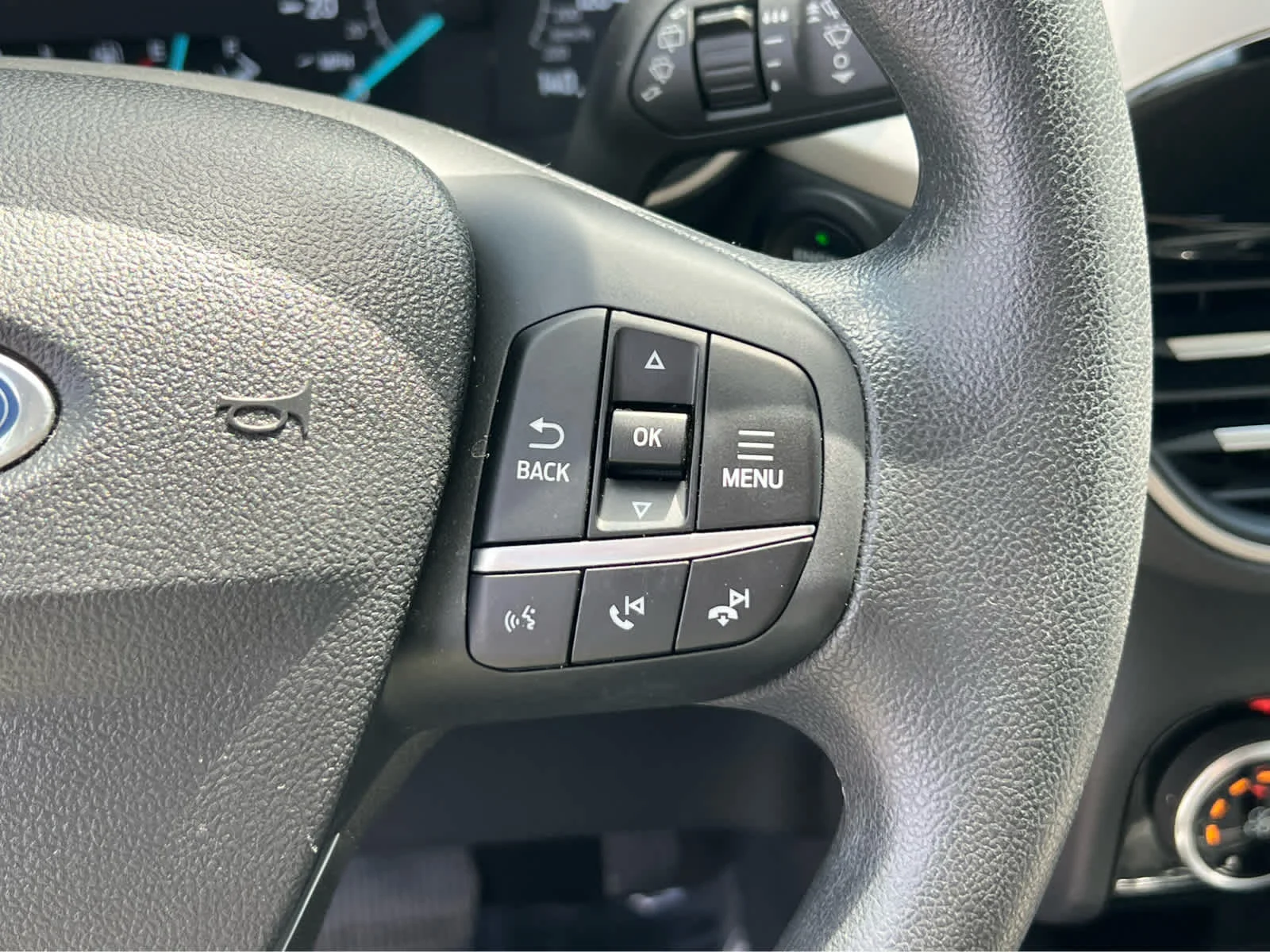 Certified Used 2022 Oxford White Ford SE image 33