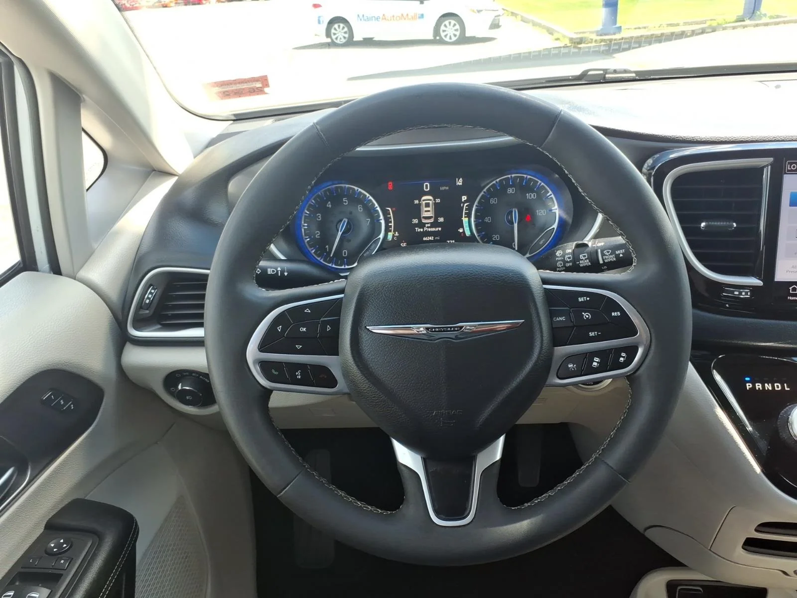 Used 2023 Bright White Clearcoat Chrysler Touring L image 18