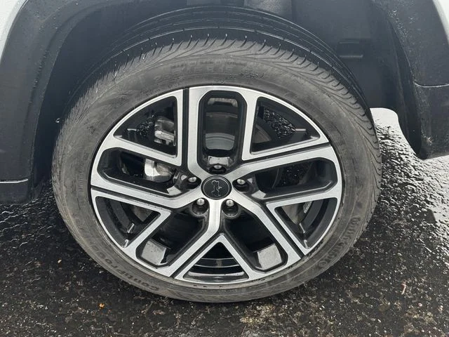 Certified Used 2025 Silver Jeep Limited image 11