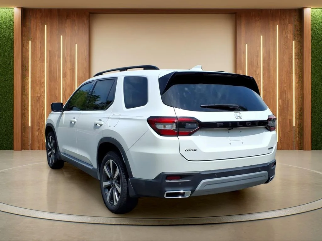 Used 2023 White Honda Touring image 31