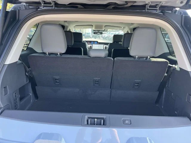 New 2027 Glacier Gray Metallic Tri-Coat Ford Active image 8