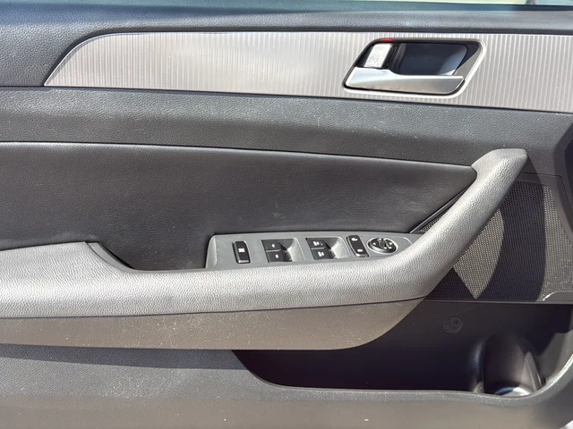 Used 2018 Gray Hyundai Sport image 33