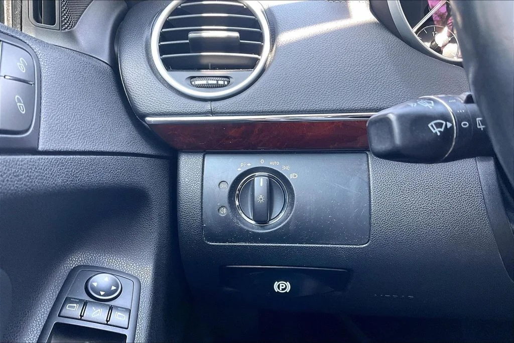 Used 2012 Black Mercedes-Benz GL 450 image 36