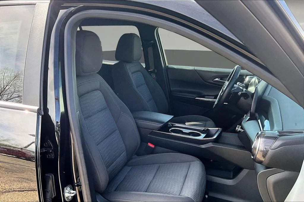 2025 Chevrolet Equinox LT - Photo 32
