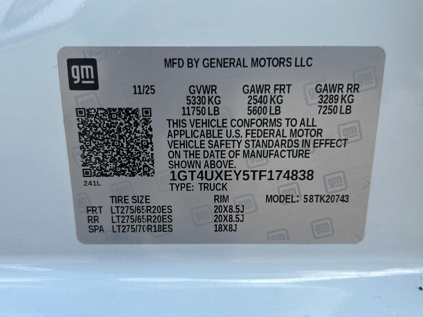 Used 2026 Glacier White Tricoat GMC Denali Ultimate image 38
