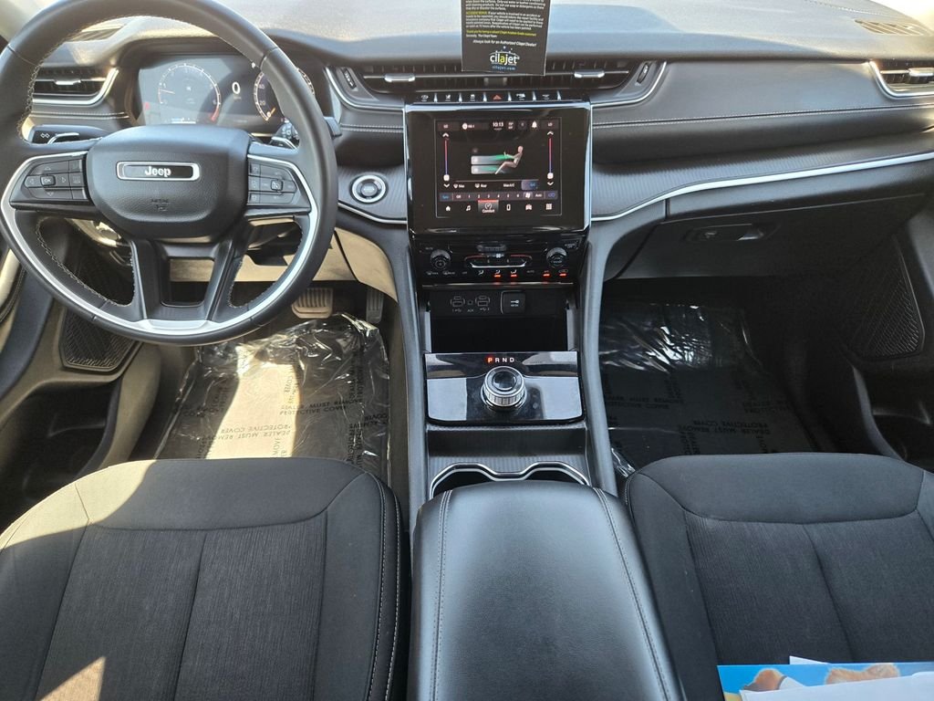 Used 2023 White Jeep Laredo image 11
