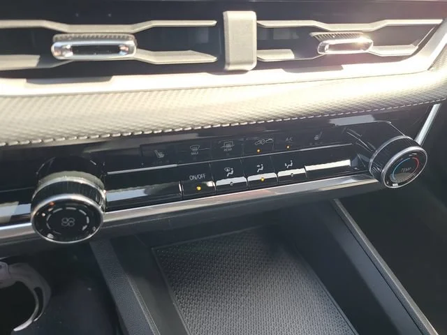 New 2027 Summit White Chevrolet LT image 31