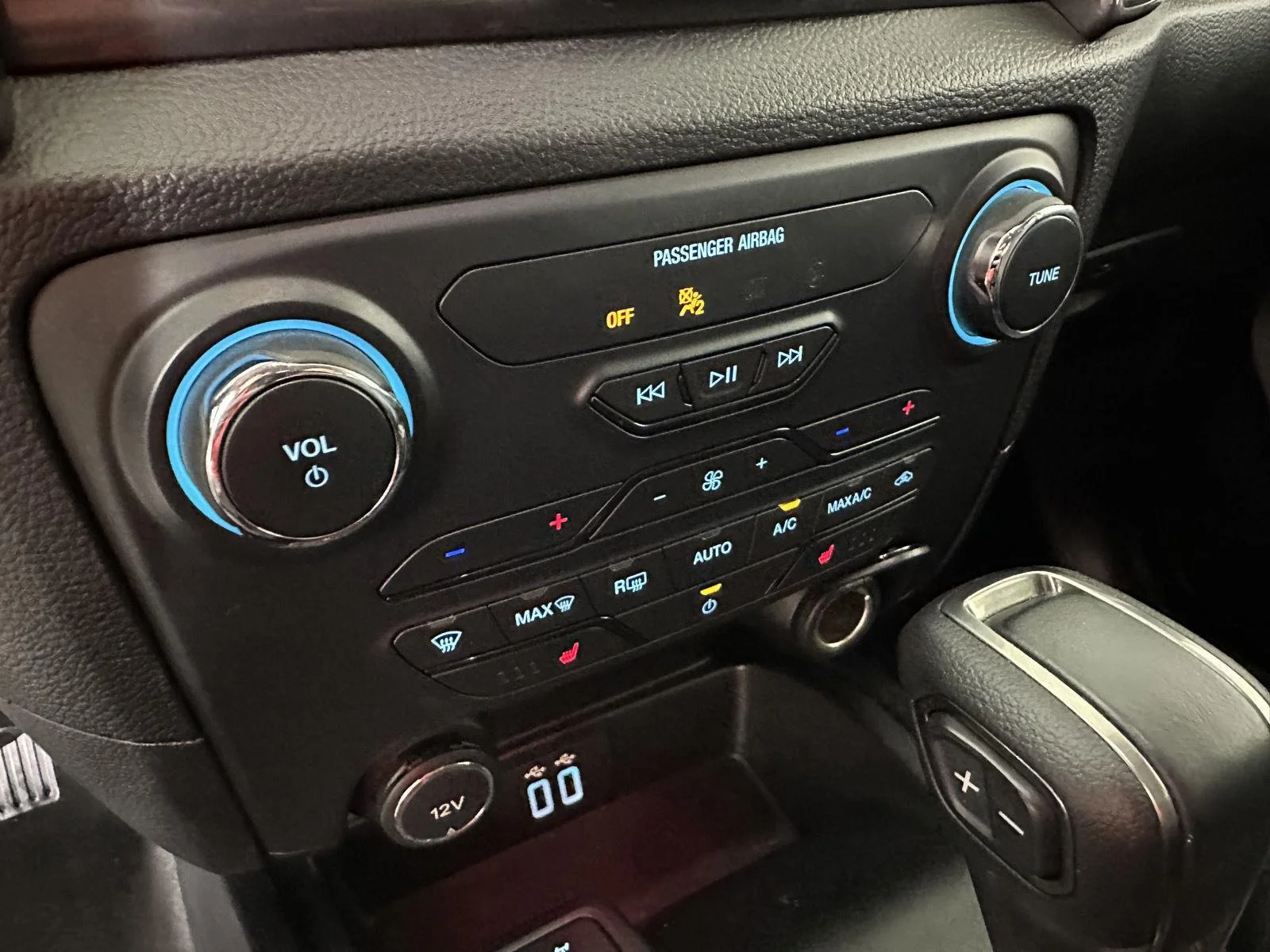 Used 2019 Magnetic Ford LARIAT image 7