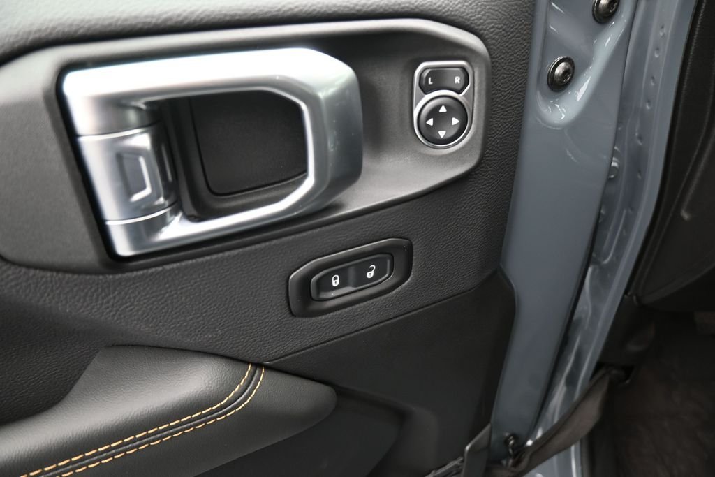 New 2026 Anvil Clear-Coat Exterior Paint Jeep Sahara image 13