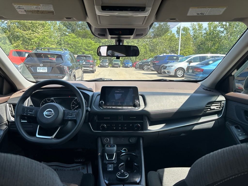 Used 2021 Black Nissan S image 14