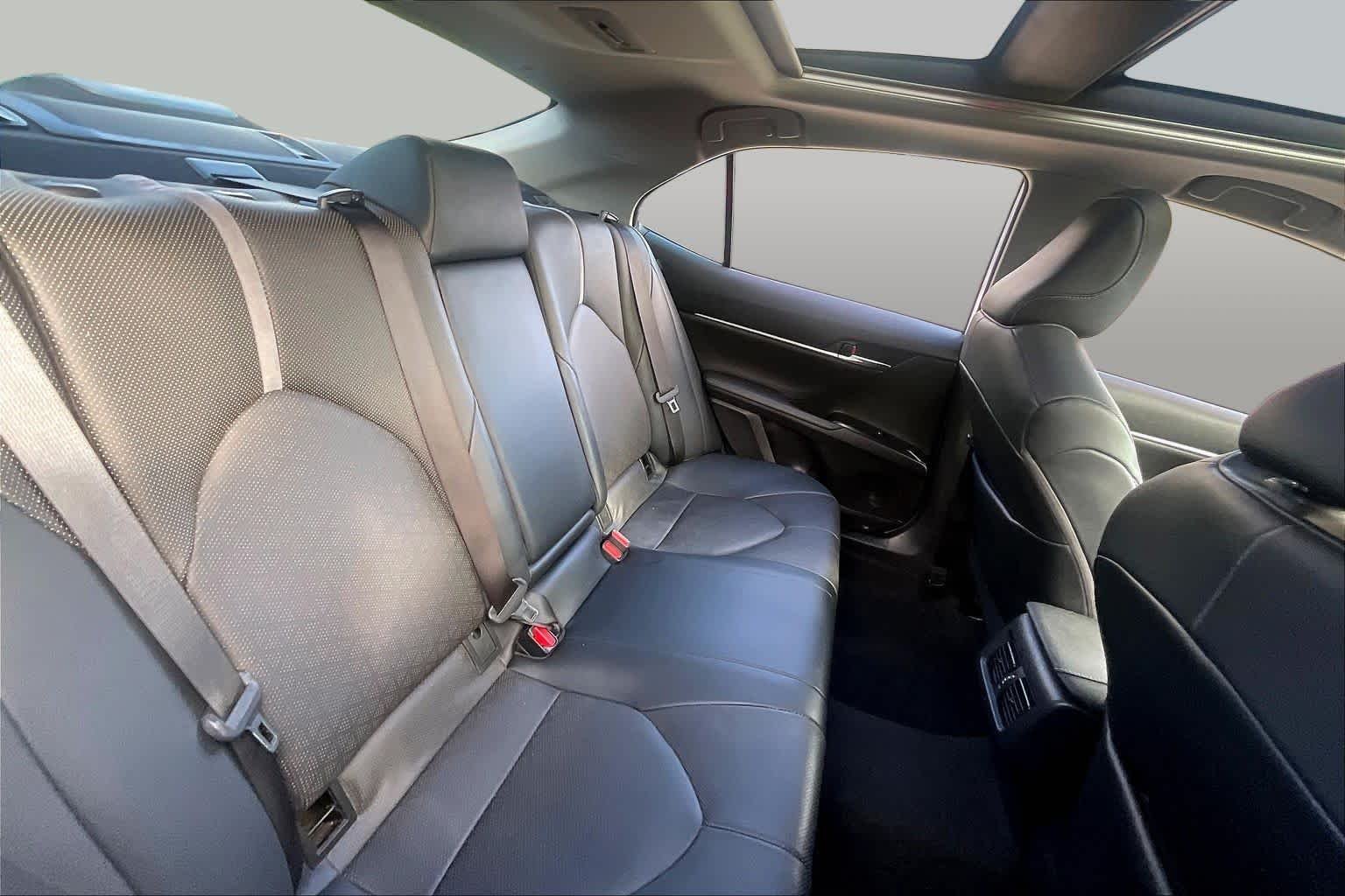 Used 2020 Wind Chill Pearl/Midnight Black Metallic Toyota XSE V6 image 17