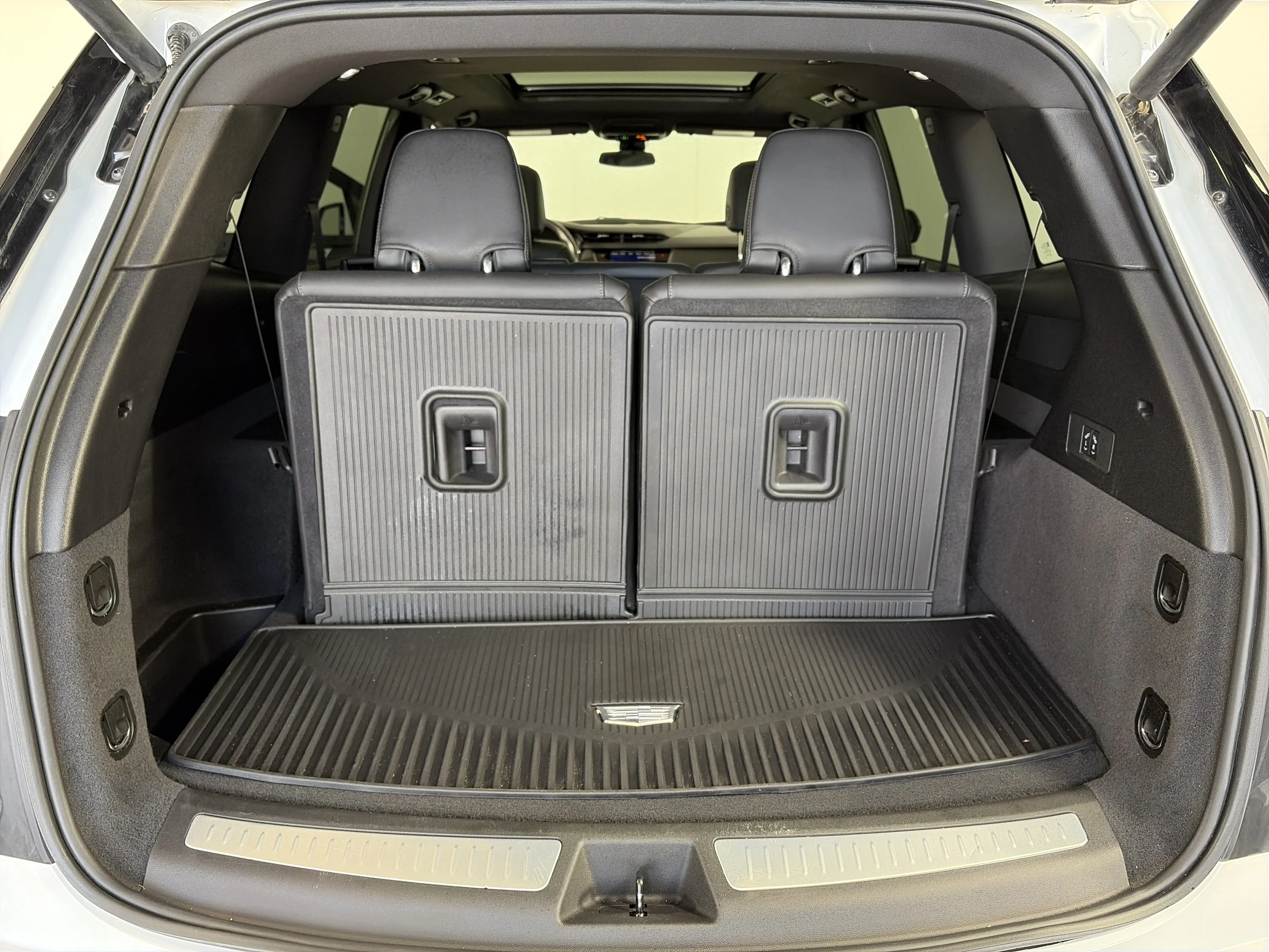 Used 2025 Crystal White Tricoat Cadillac Luxury image 16