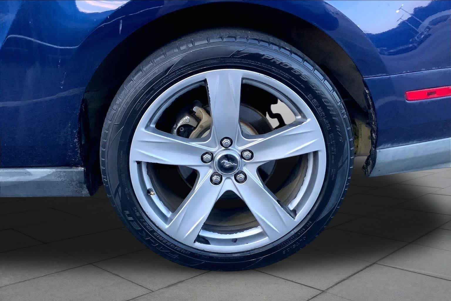 Used 2011 Kona Blue Metallic Ford V6 image 8