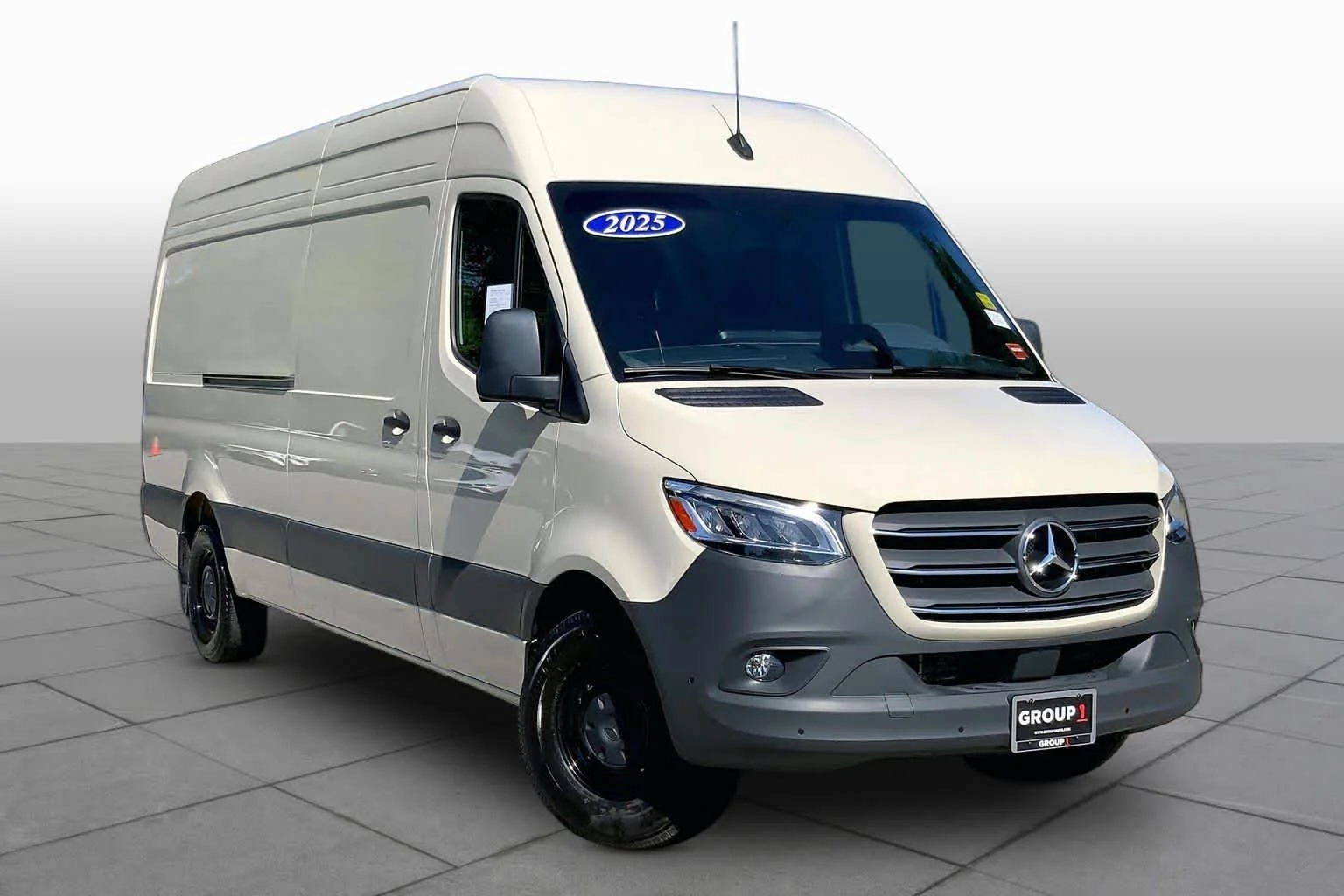 Used 2025 Pebble Grey Mercedes-Benz  image 3