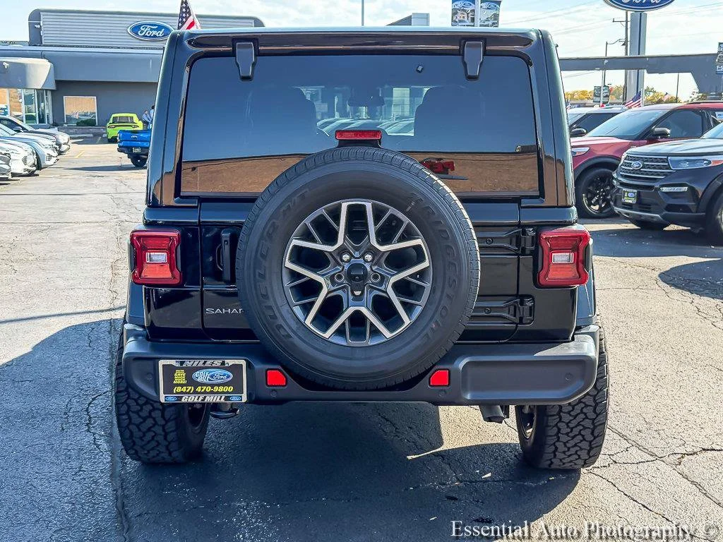 Used 2025 Black Clearcoat Jeep Sahara image 5