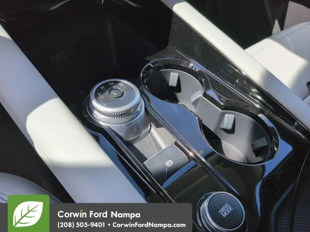 New 2026 Star White Metallic Tri-Coat Ford Platinum image 18