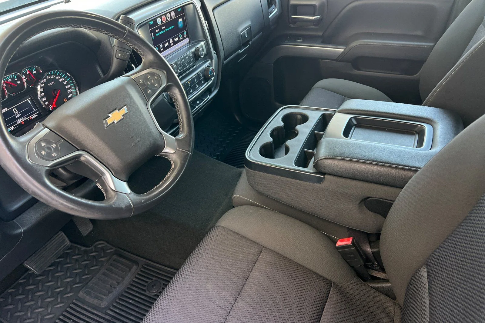 Used 2017 White Chevrolet LT image 10