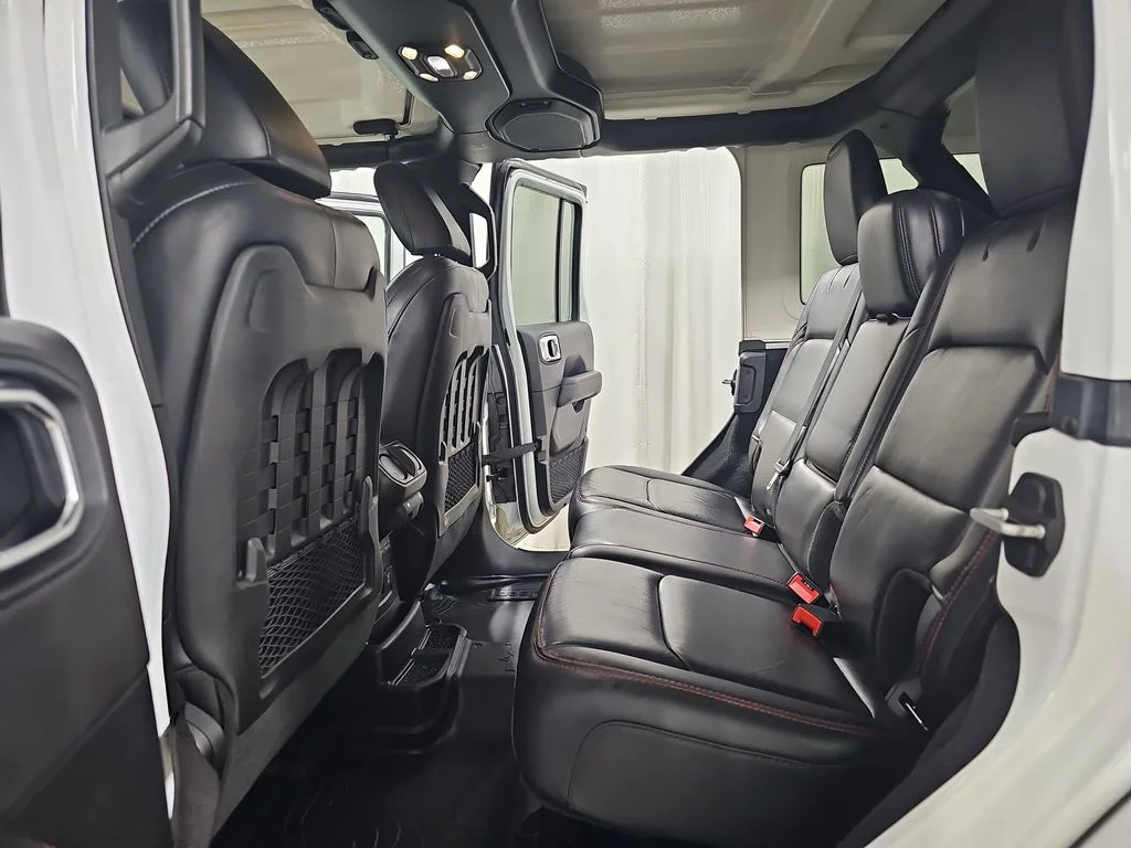 Used 2020 White/off-white Jeep Unlimited Rubicon image 17