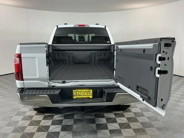 New 2025 Oxford White Ford Lariat image 9