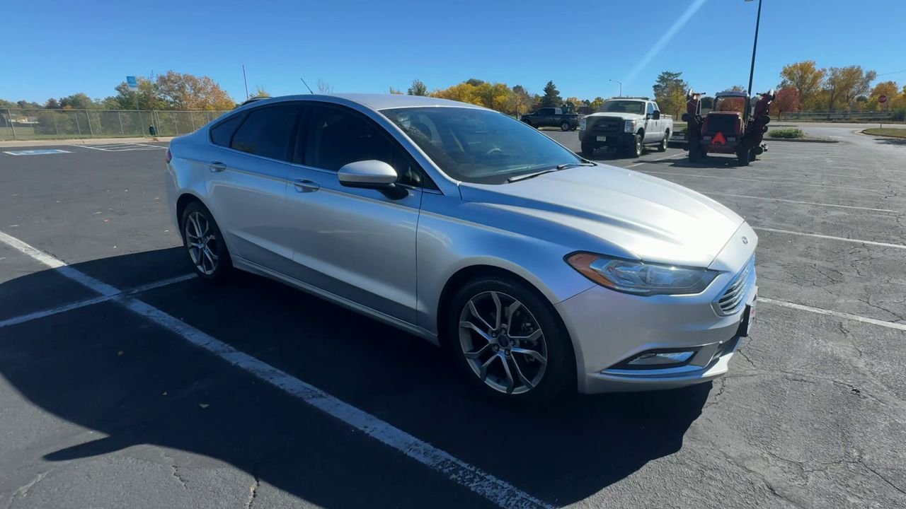 2017 Ford Fusion SE photo 2