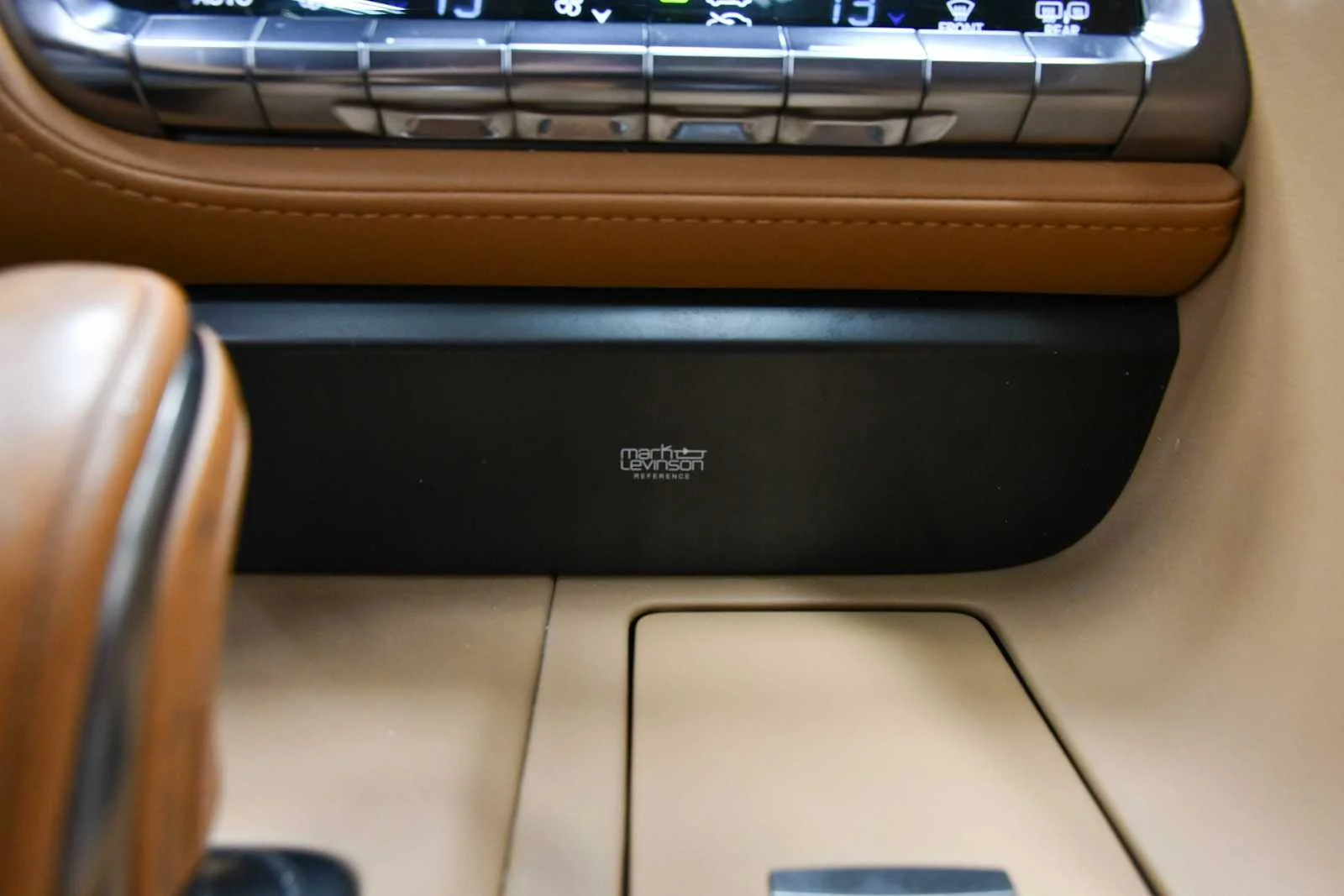 Certified Used 2024 ULTRA WHITE Lexus  image 24