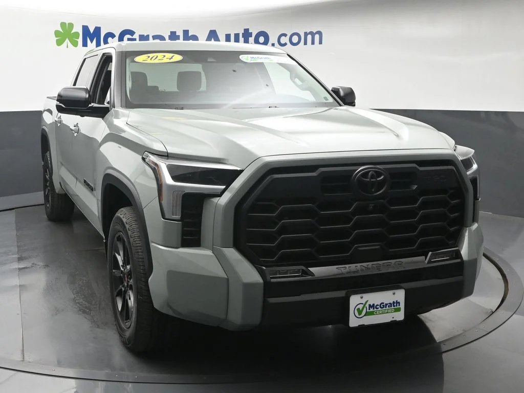 Used 2024  Toyota Limited image 5