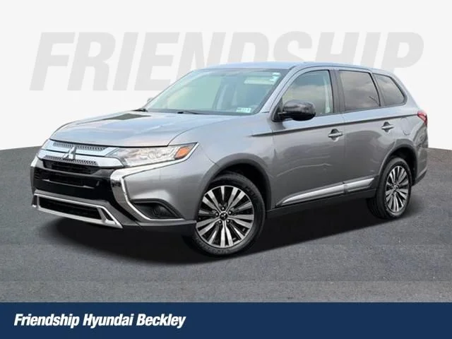 Used 2020 Gray Mitsubishi SE image 1