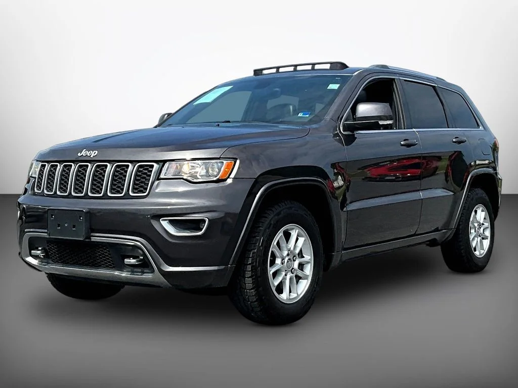 Used 2018 Crystal Metallic Jeep Limited image 3