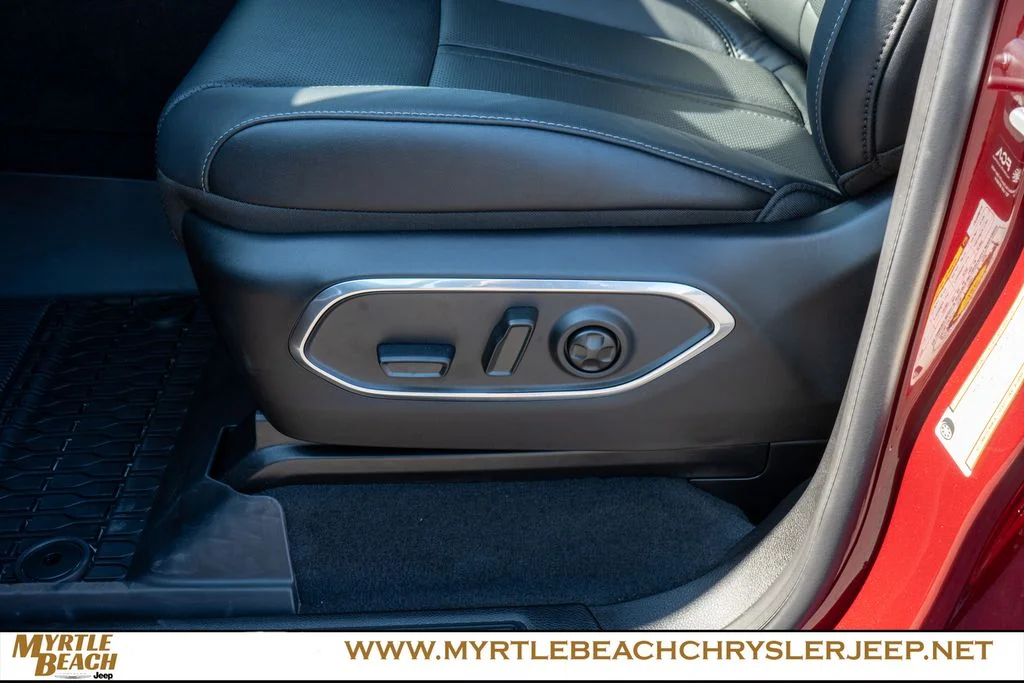 New 2026 Velvet Red Pearl-Coat Exterior Paint Jeep Limited Altitude image 19
