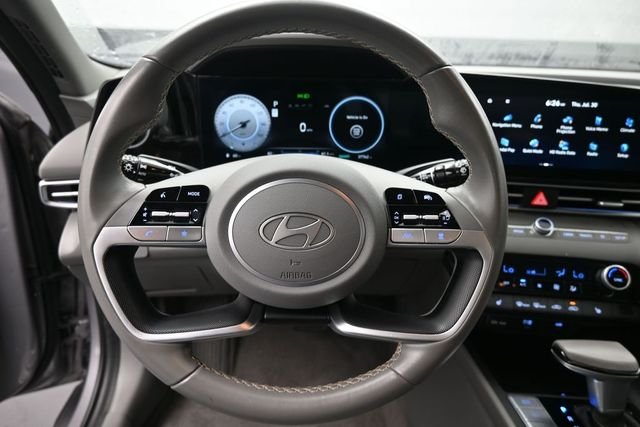 Used 2025 Silver Hyundai SEL Convenience image 31