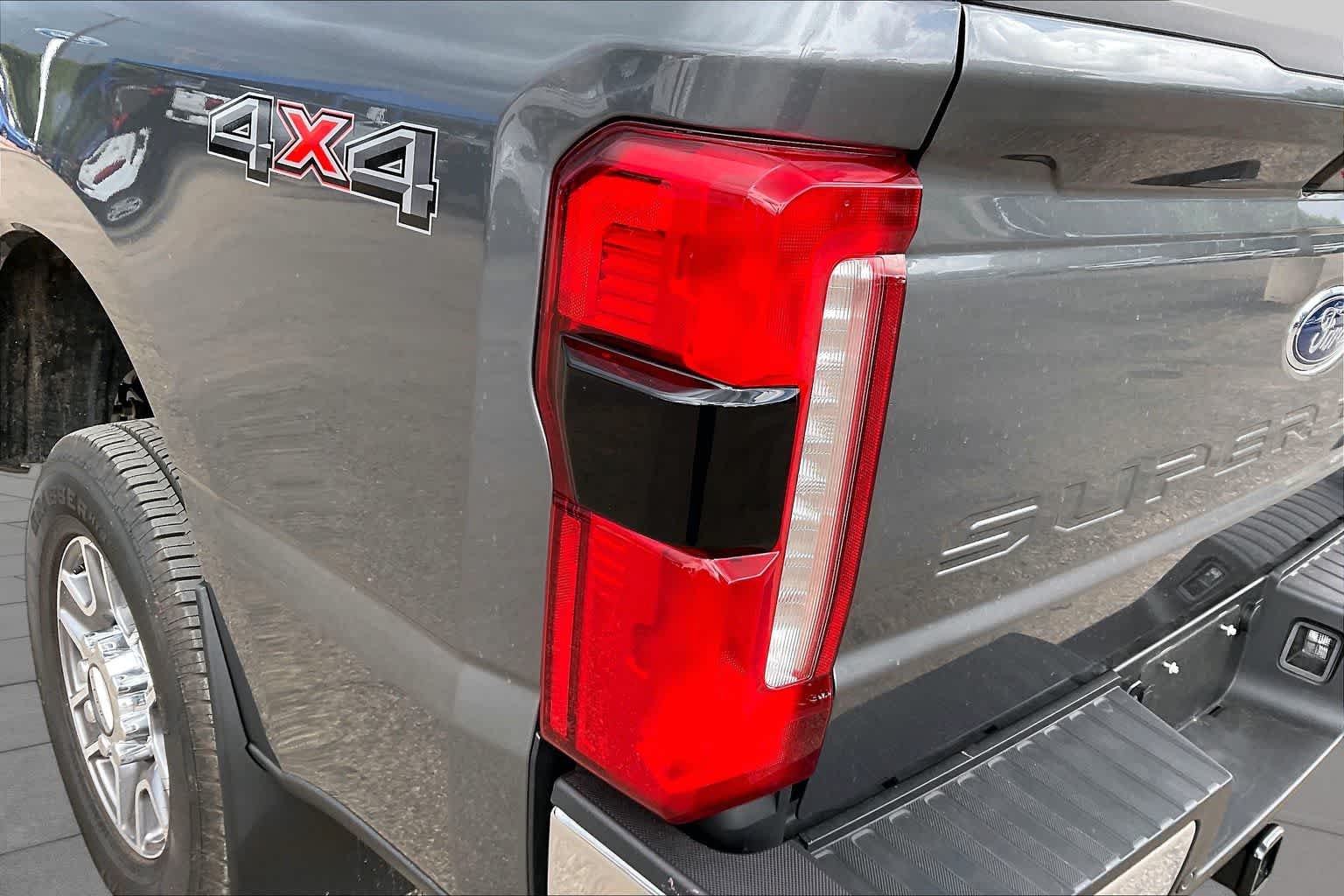 Used 2026 Carbonized Gray Metallic Ford LARIAT image 28