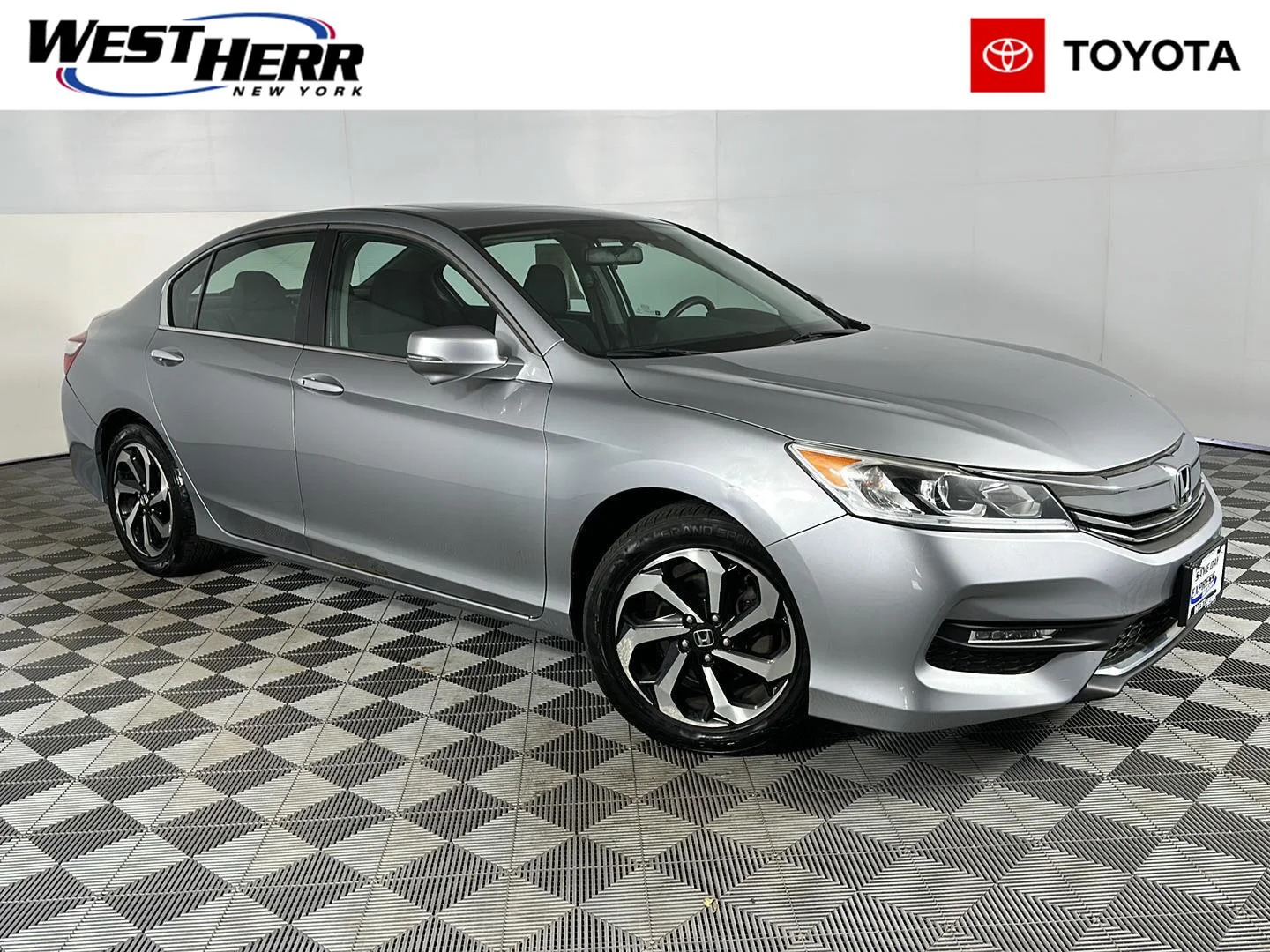 Used 2017 Lunar Silver Metallic Honda EX image 1