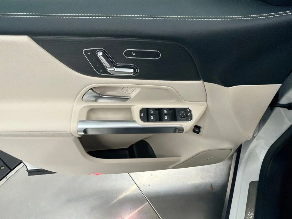 New 2026 White Mercedes-Benz GLB 250 image 16