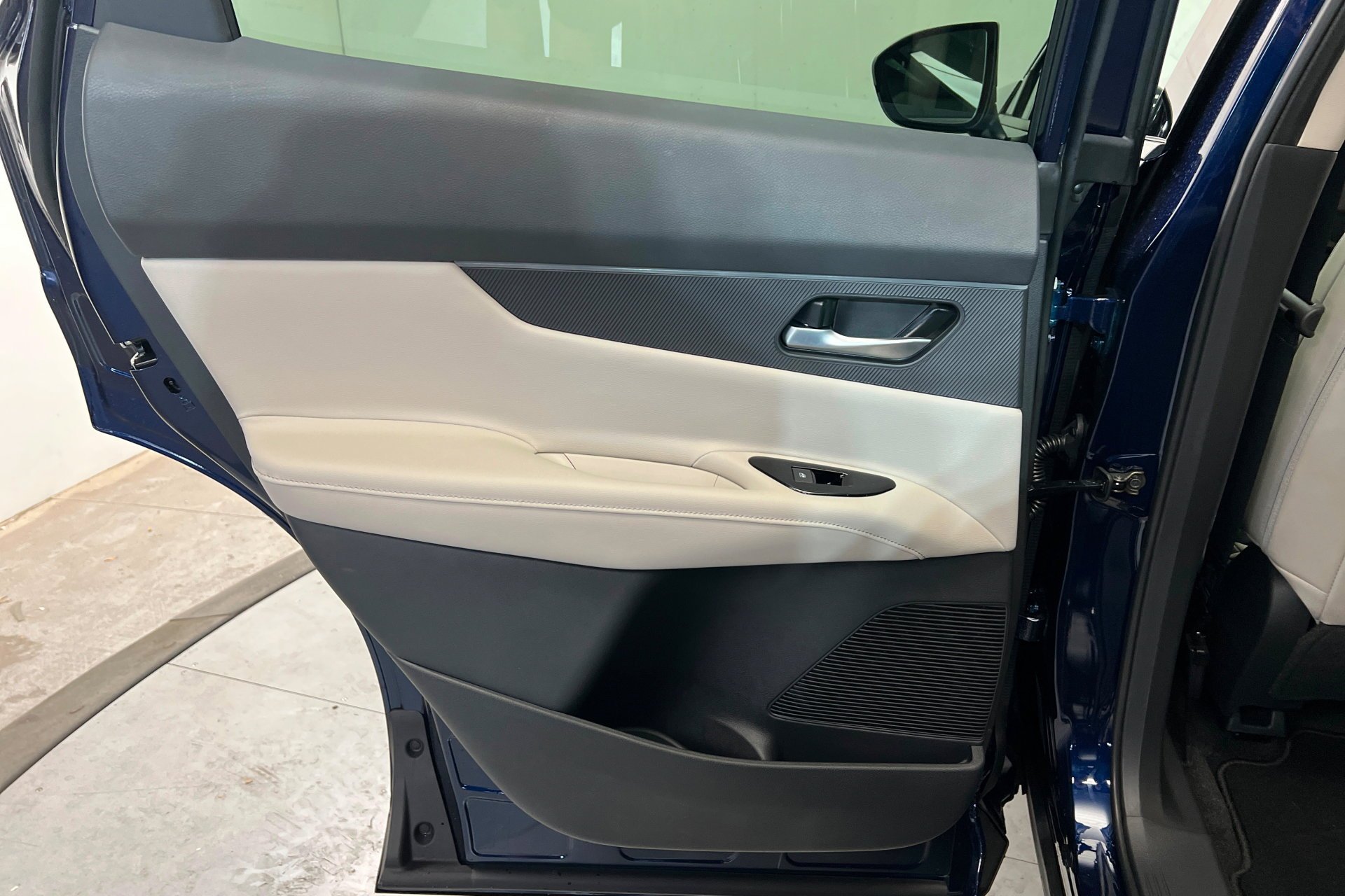 New 2026 Deep Ocean Blue Pearl Nissan SV image 19
