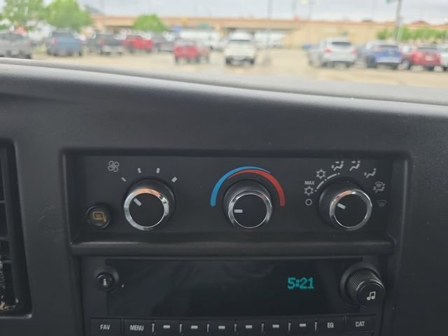 Used 2024 White GMC Work Van image 4