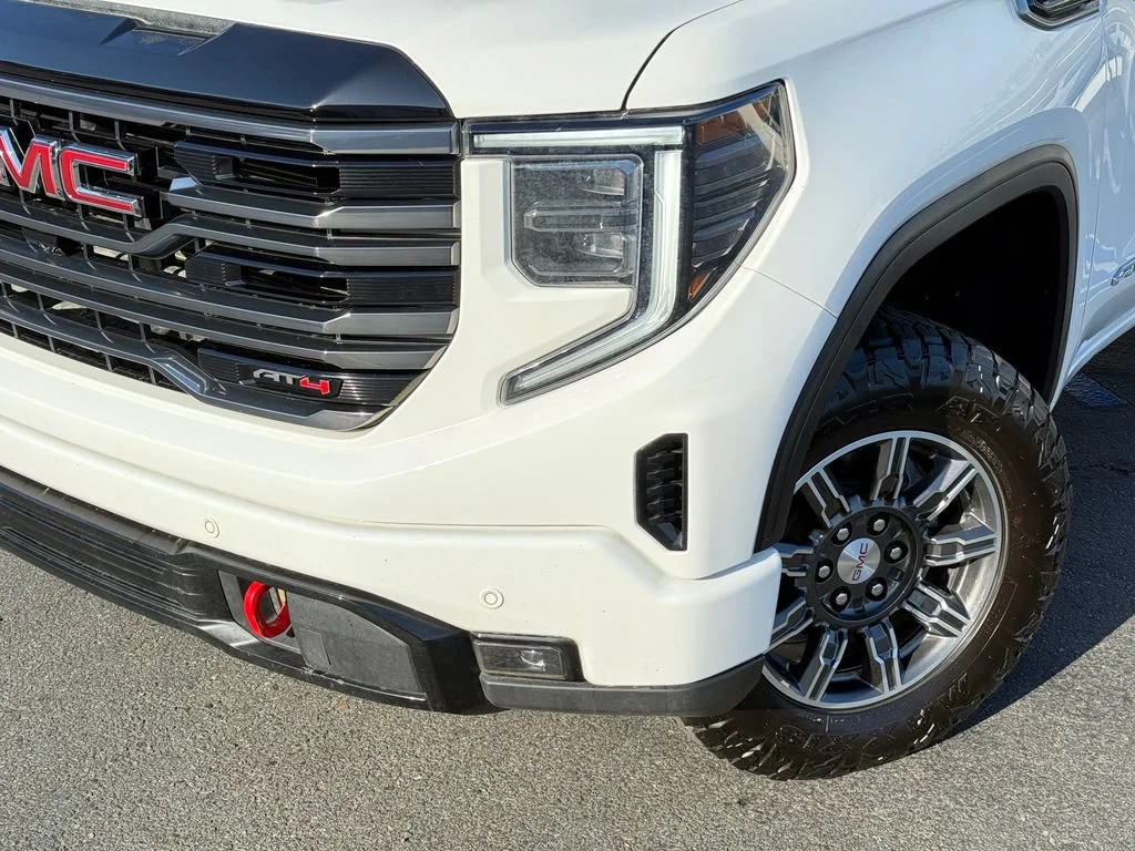 Used 2025 Summit White GMC AT4 image 3