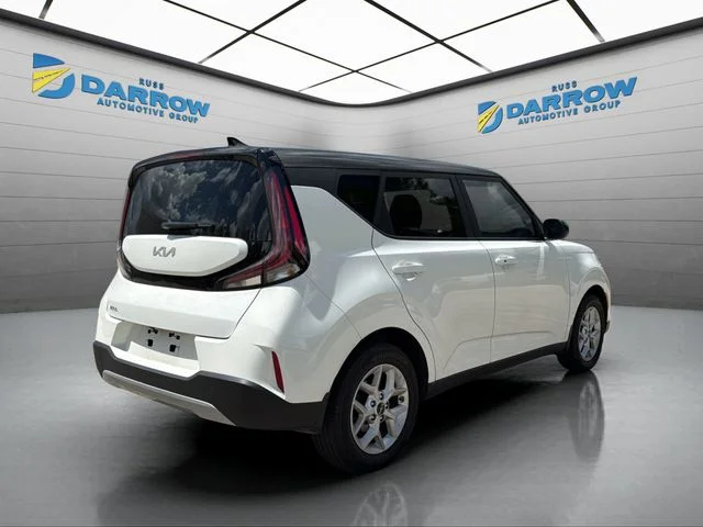 Used 2023 White Kia S image 5