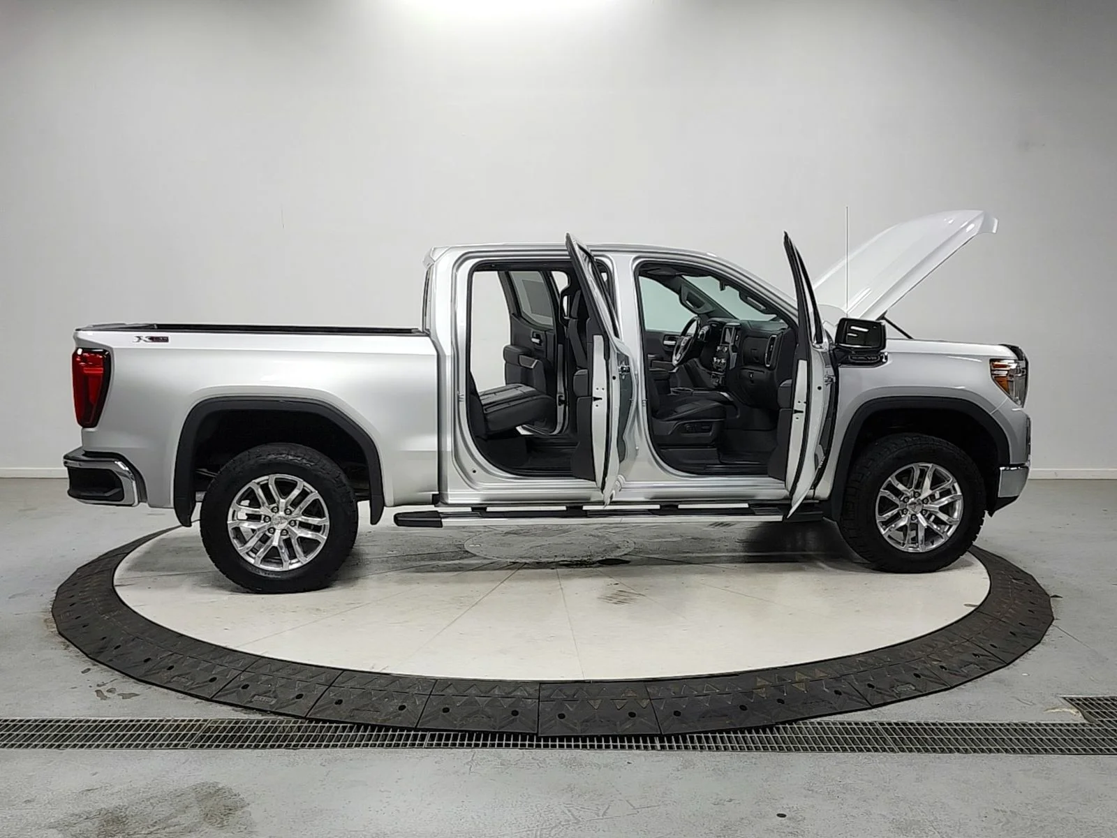 Used 2021 Quicksilver Metallic GMC SLT image 16