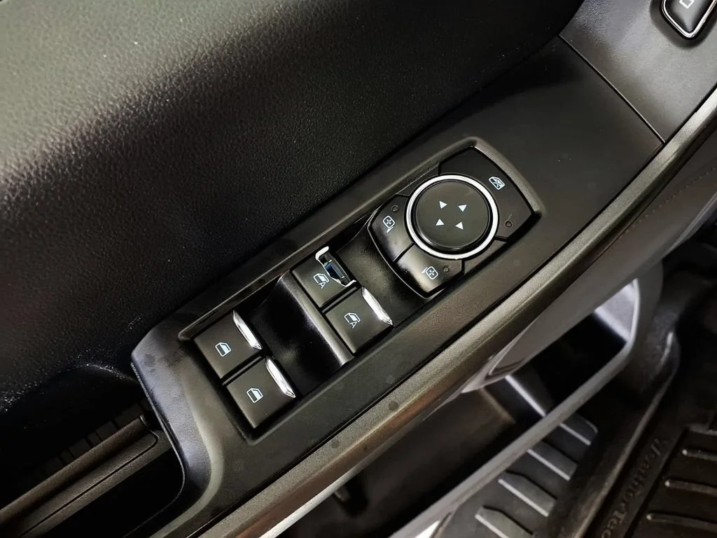 Used 2023 White Ford XL image 25