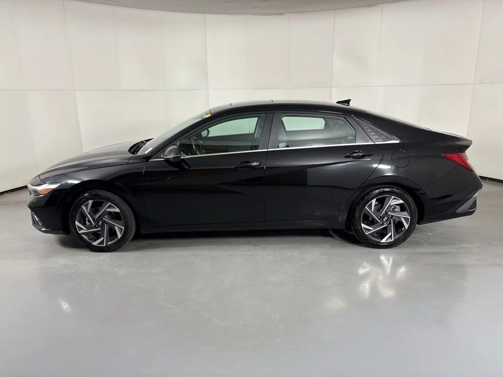 Used 2024 Black Hyundai Limited image 5