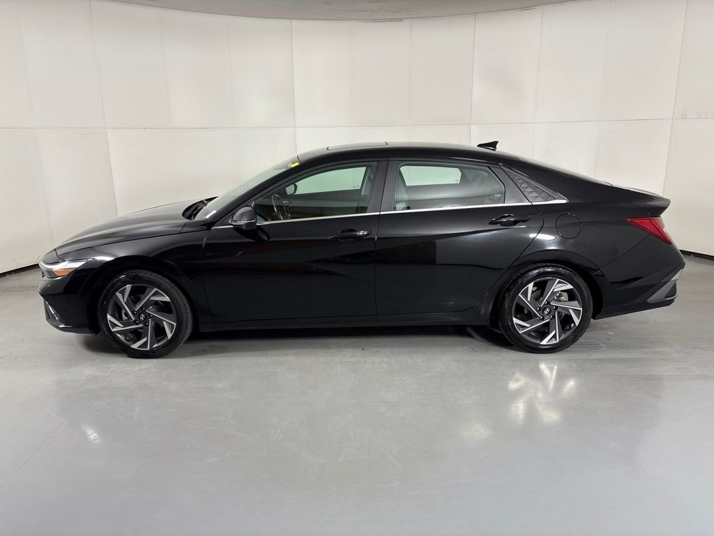 Used 2024 Black Hyundai Limited image 5