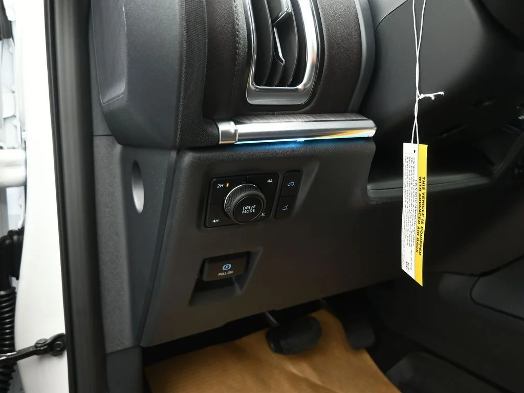 New 2025 Oxford White Ford Platinum image 11