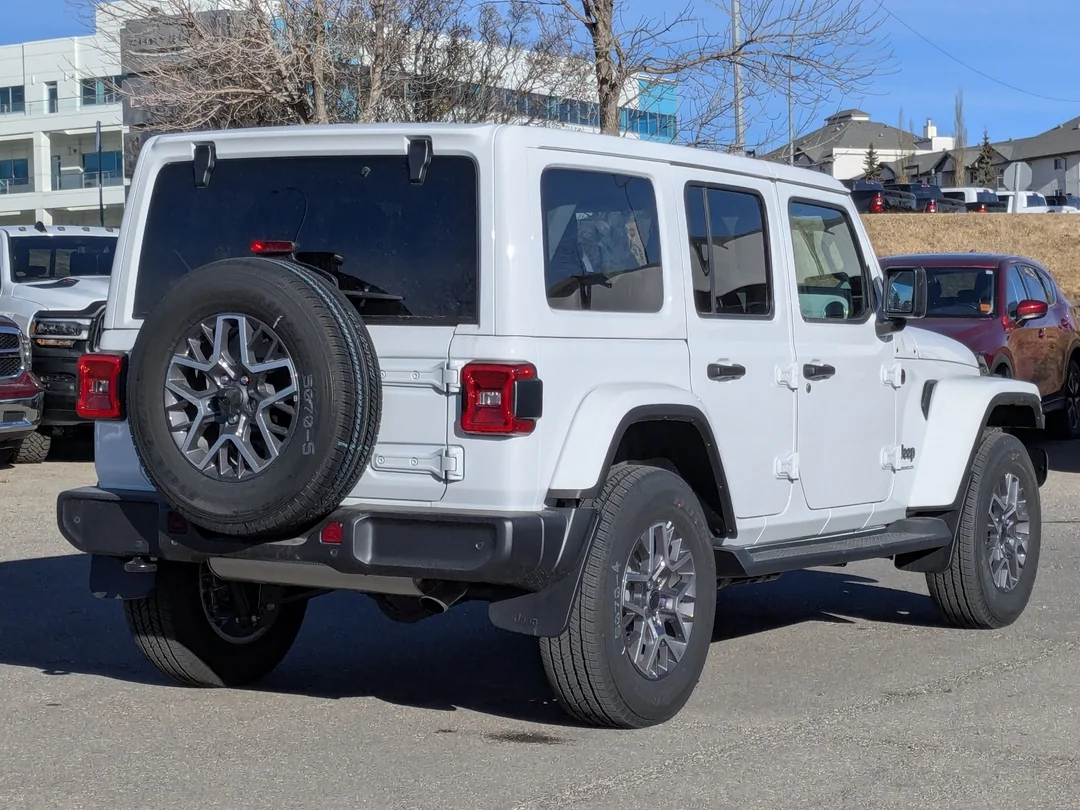 New 2025 White Jeep Sahara - - 4x4 - 12.3 inch Display - Blind Spot Mon - Body Color 3 Piece HT & More! image 8